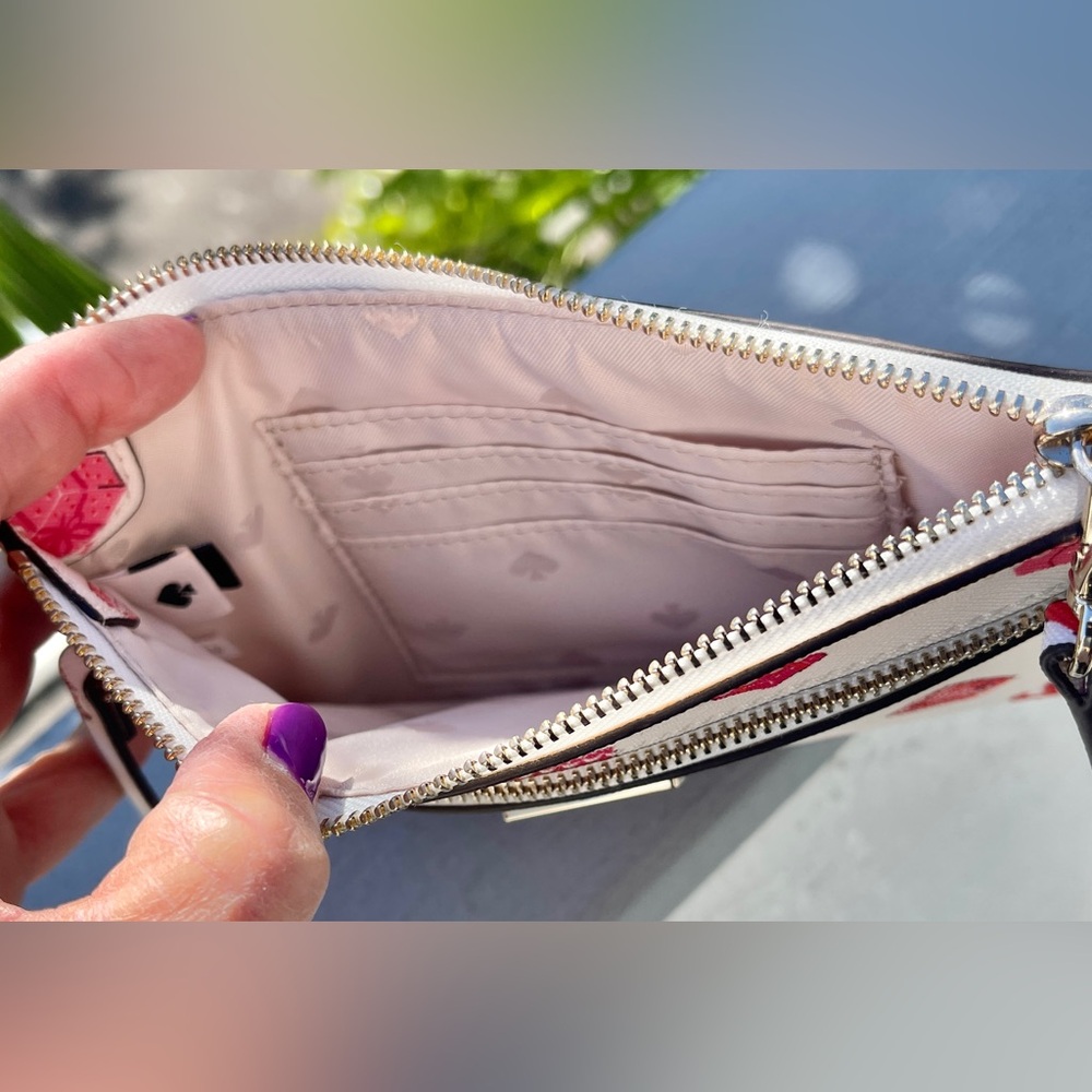 Kate Spade Lg Wristlet Pink Presents on White Saffiano Leather Excellent Cond - Picture 7 of 15